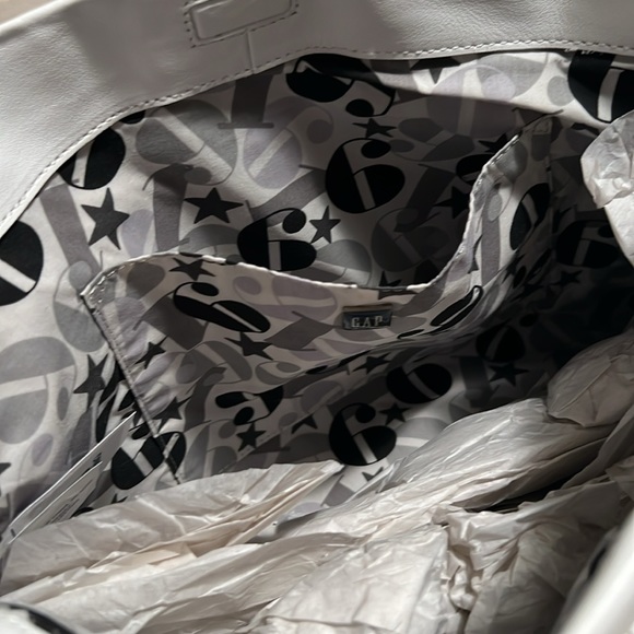 GAP Leather Purse - Picture 5 of 13